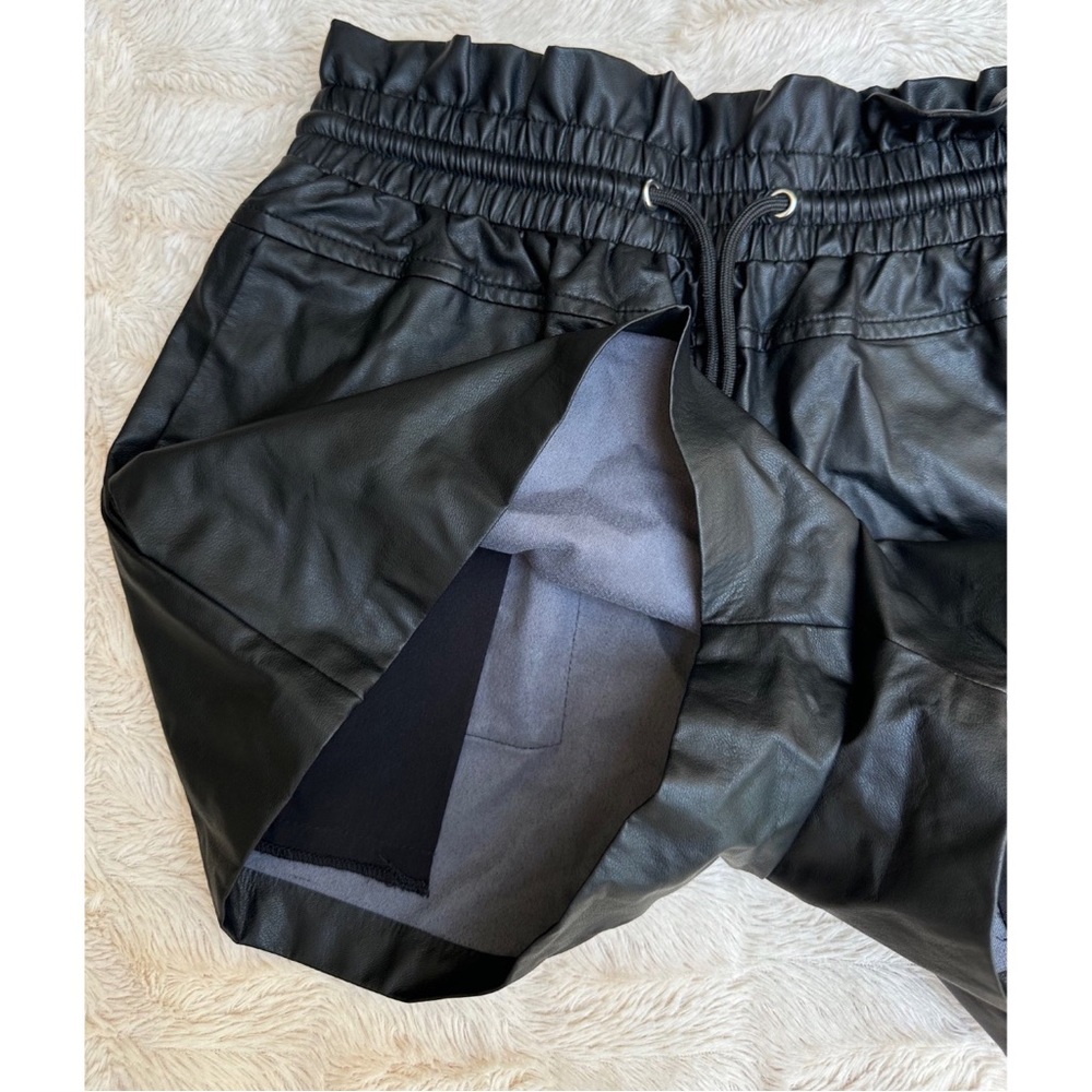 n:philanthropy Emma Vegan Leather Short in Black Cat - Picture 16 of 17